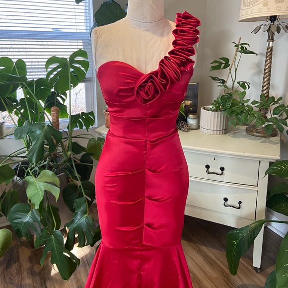 Blondie Nites Red Mermaid Prom Dress - Size 1 - Picture 2 of 16